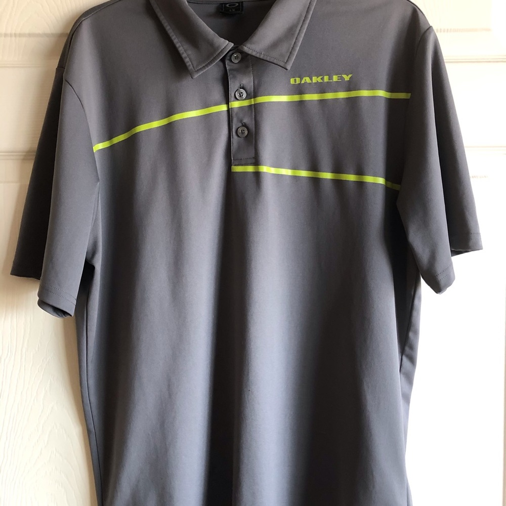 Oakley men’s size large golf shirt